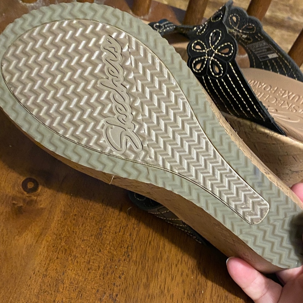Skechers Women's Black Floral Sandals - Picture 6 of 7